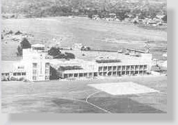 Antigo terminal do aeroporto de Entebe, em Uganda.
