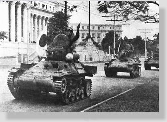 Tanques japoneses desfilam  em Manila, Filipinas.