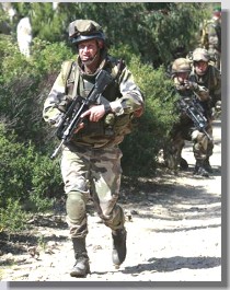 Legionários francese em missão de patrulha